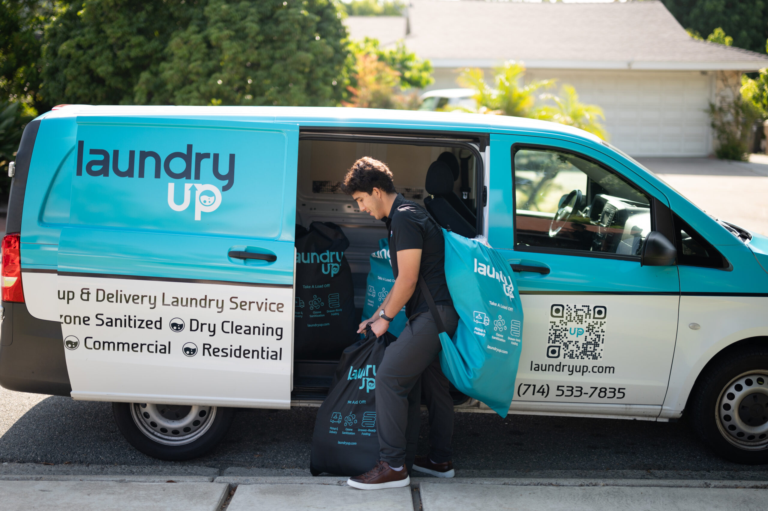 How Pickup and Delivery Laundry Services Benefit Small Businesses