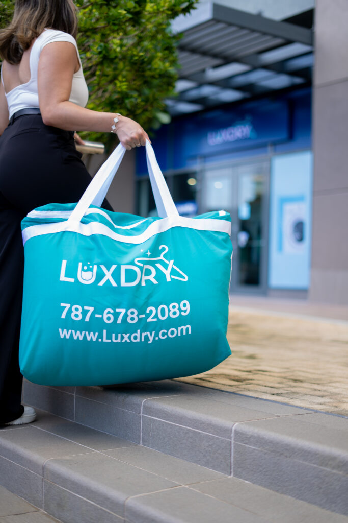 How Pickup and Delivery Laundry Services Save You Time